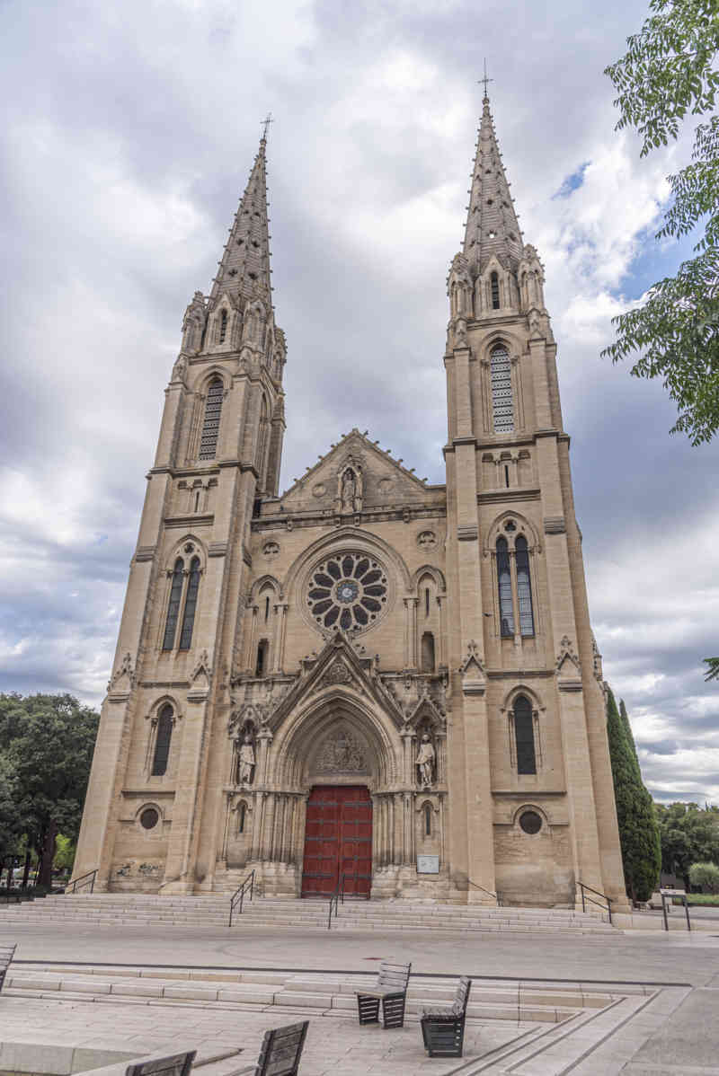 Francia - Nimes 022 - iglesia de Saint-Baudile.jpg